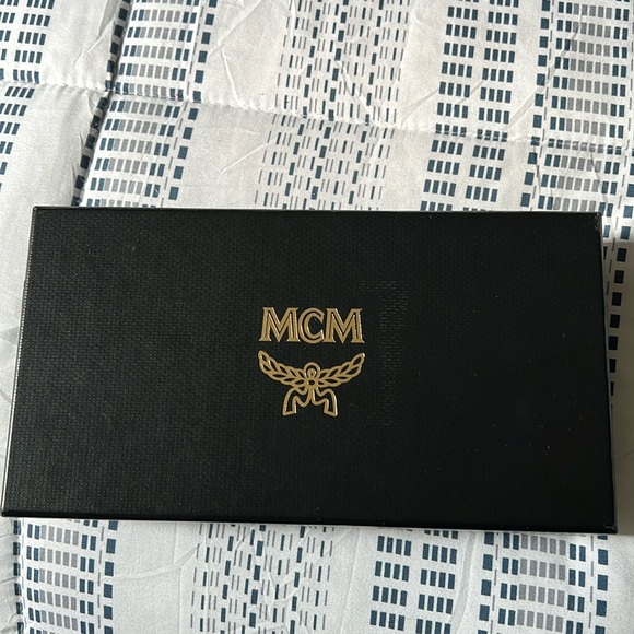 Chain Wallet-MCM - Picture 2 of 5